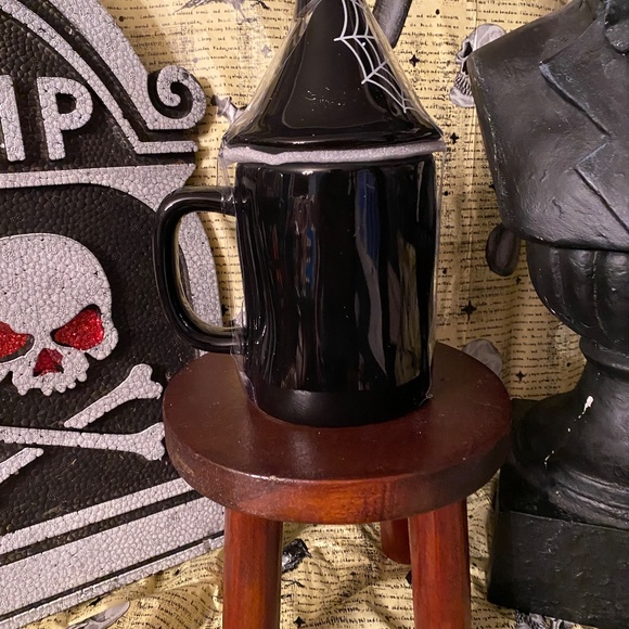 RAE DUNN CAUGHT IN YOUR WEB FIGURAL COFFEE MUG - Picture 2 of 6